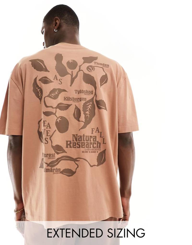 ASOS DESIGN - Oversize-T-Shirt in Hellbraun mit Blatt-Print auf dem Rücken-Orange von ASOS DESIGN