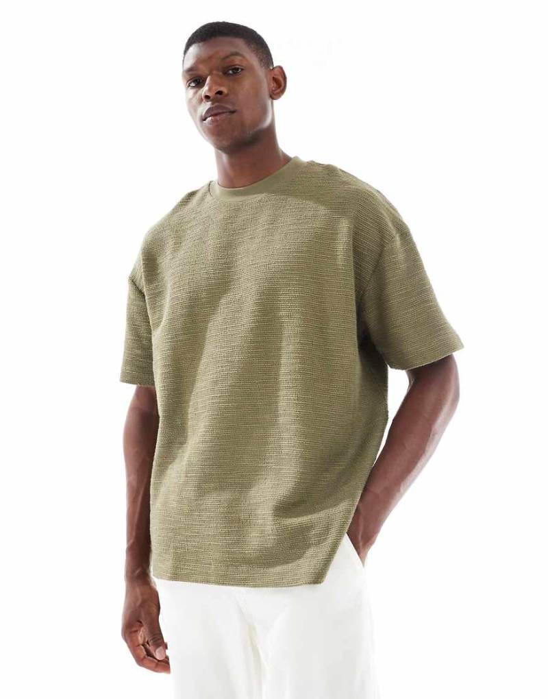 ASOS DESIGN - Oversize-T-Shirt in Khaki mit Bouclé-Struktur-Grün von ASOS DESIGN
