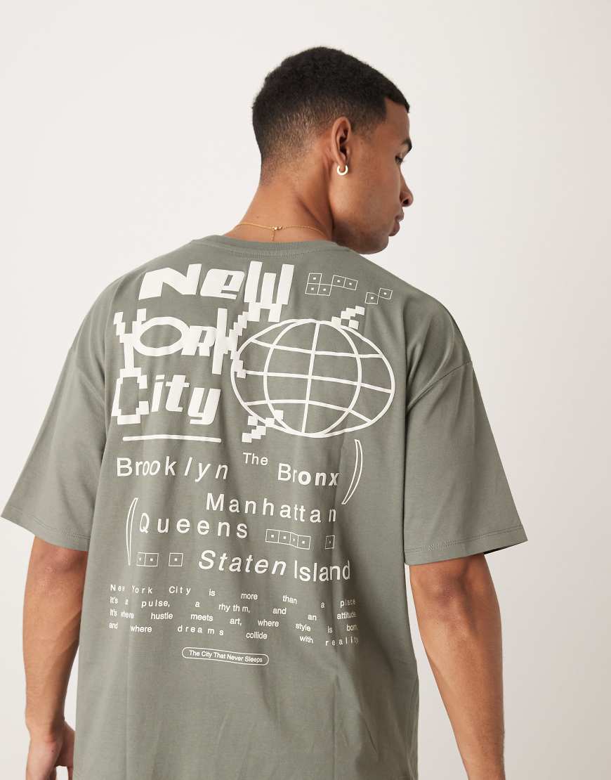 ASOS DESIGN - Oversize-T-Shirt in Khaki mit Stadtnamen-Grafikprint-Grün von ASOS DESIGN