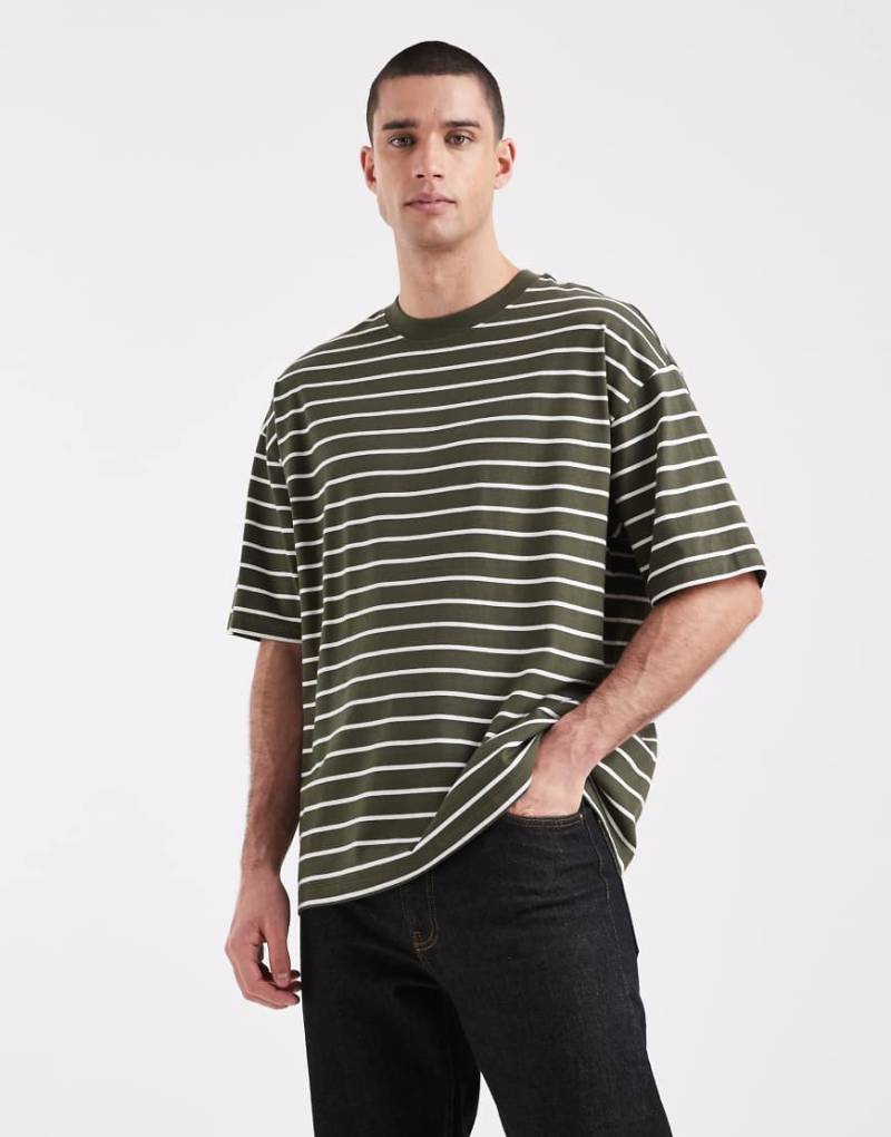 ASOS DESIGN - Oversize-T-Shirt in Khaki und Ecru gestreift-Bunt von ASOS DESIGN