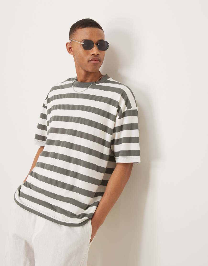 ASOS DESIGN - Oversize-T-Shirt in Khaki und Weiß gestreift-Bunt ASOS DESIGN - Oversize-T-Shirt in Khaki und Weiß gestreift-Bunt von ASOS DESIGN