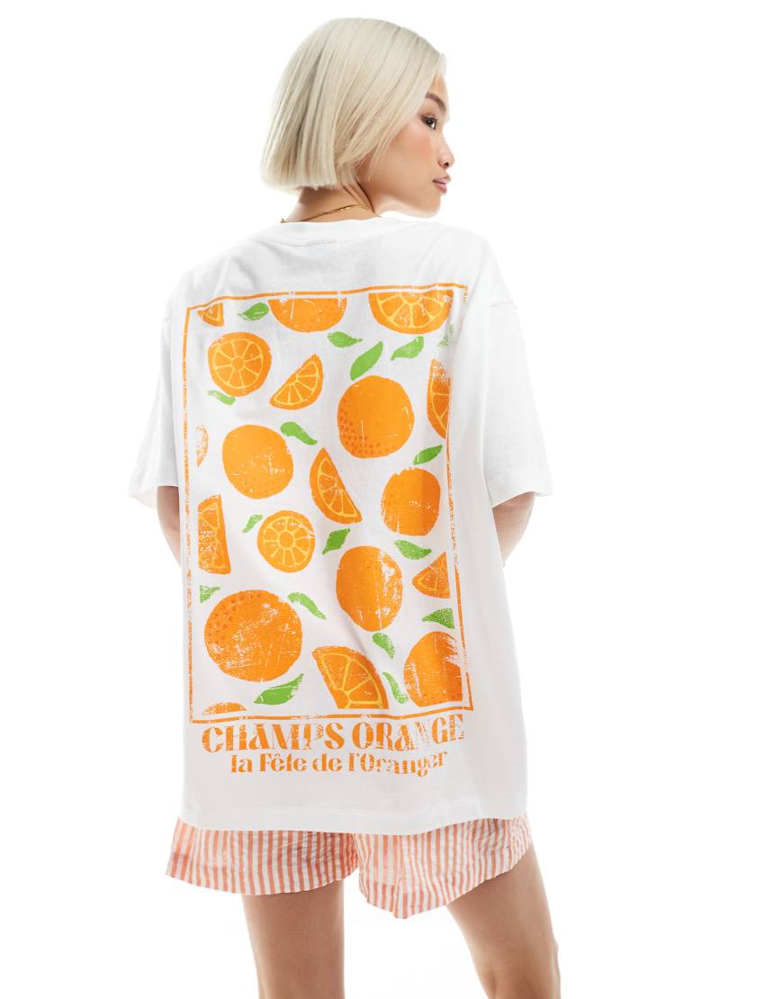 ASOS DESIGN - Oversize-T-Shirt in Leinenoptik in Weiß mit Orangen-Grafik auf dem Rücken ASOS DESIGN - Oversize-T-Shirt in Leinenoptik in Weiß mit Orangen-Grafik auf dem Rücken von ASOS DESIGN