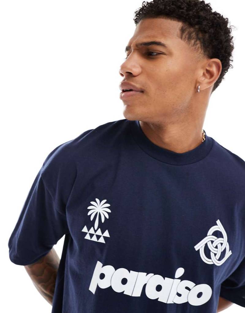 ASOS DESIGN - Oversize-T-Shirt in Marineblau mit „Paraiso"-Print auf der Vorderseite von ASOS DESIGN