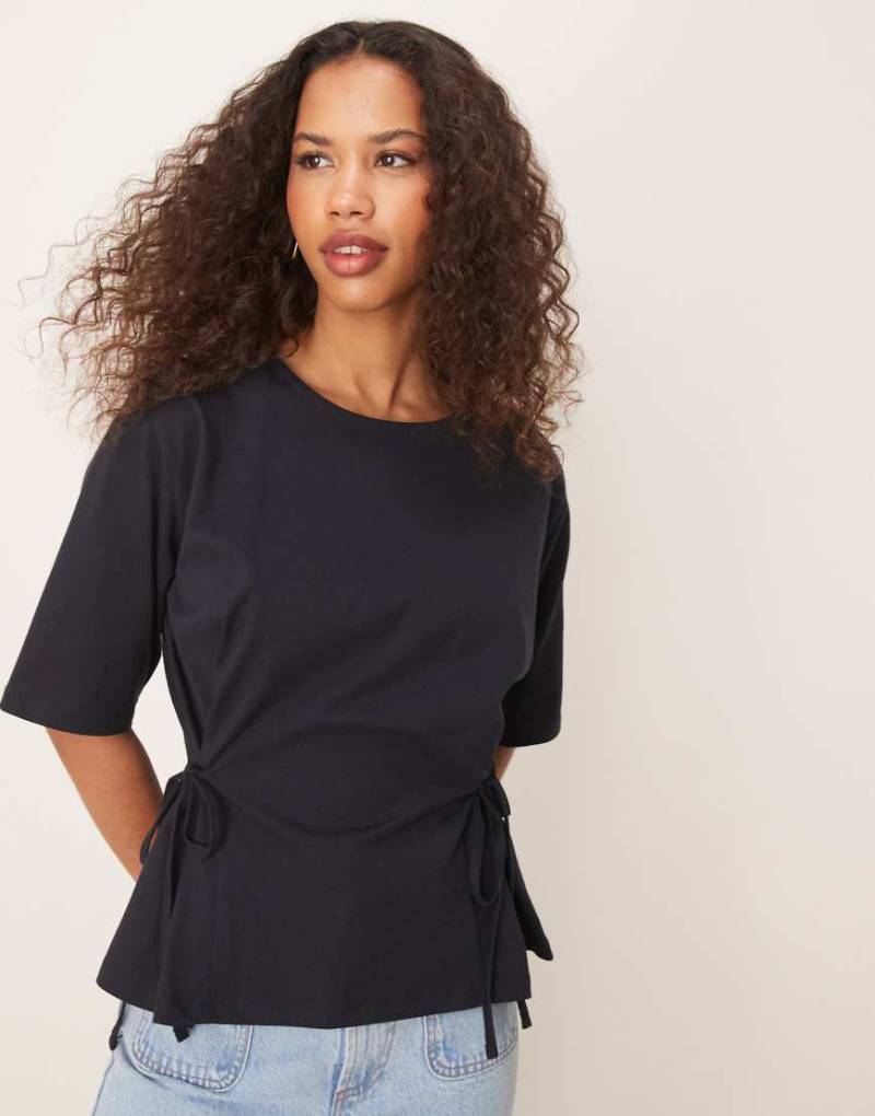 ASOS DESIGN - Oversize-T-Shirt in Marineblau mit Bindedetail von ASOS DESIGN