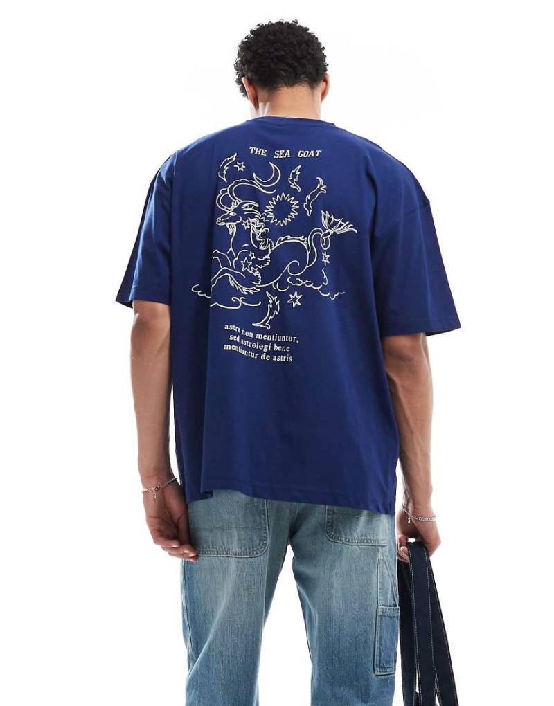 ASOS DESIGN - Oversize-T-Shirt in Marineblau mit Himmelskörper-Print von ASOS DESIGN