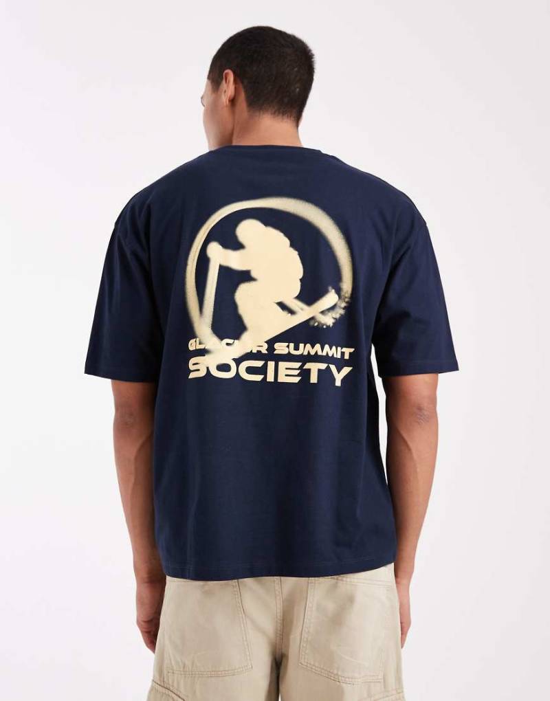 ASOS DESIGN - Oversize-T-Shirt in Marineblau mit Ski-Sportprint von ASOS DESIGN