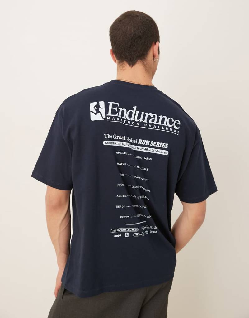 ASOS DESIGN - Oversize-T-Shirt in Marineblau mit Sport-Print von ASOS DESIGN