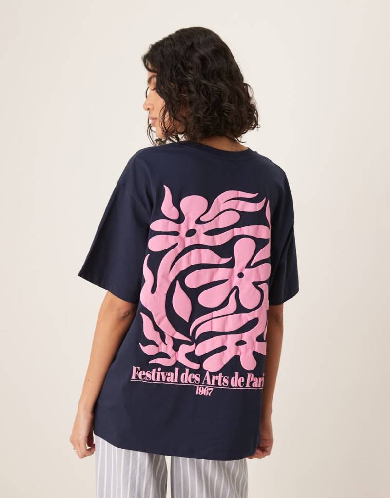 ASOS DESIGN - Oversize-T-Shirt in Marineblau mit floralem Rückenprint von ASOS DESIGN