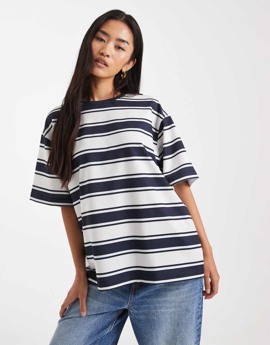 ASOS DESIGN - Oversize-T-Shirt in Marineblau und Weiß mit Streifenmuster-Bunt ASOS DESIGN - Oversize-T-Shirt in Marineblau und Weiß mit Streifenmuster-Bunt von ASOS DESIGN