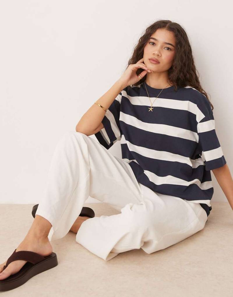 ASOS DESIGN - Oversize-T-Shirt in Marineblau und Weiß mit Streifenmuster von ASOS DESIGN