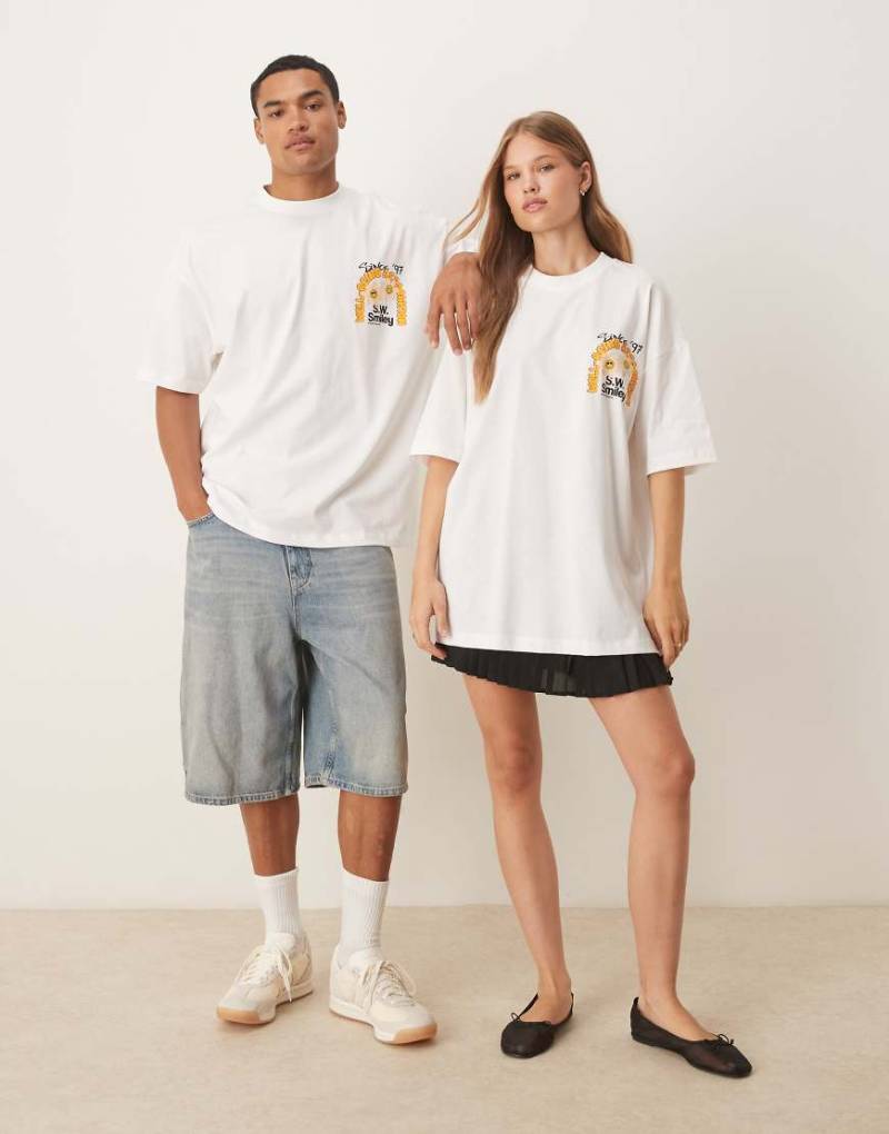 ASOS DESIGN - Unisex-T-Shirt in Orange mit Smiley-Print und Oversize-Schnitt-Weiß ASOS DESIGN - Unisex-T-Shirt in Orange mit Smiley-Print und Oversize-Schnitt-Weiß von ASOS DESIGN