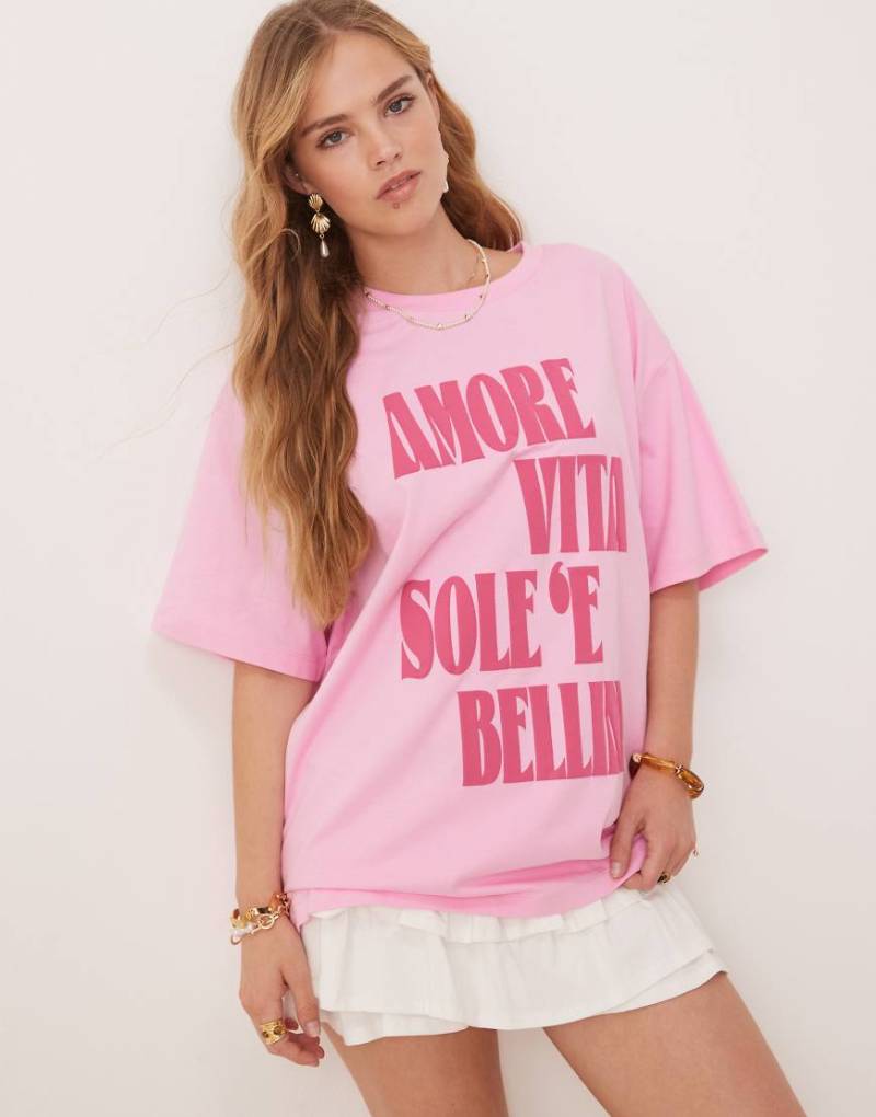 ASOS DESIGN - Oversize-T-Shirt in Rosa mit „Amore Bellini"-Print von ASOS DESIGN