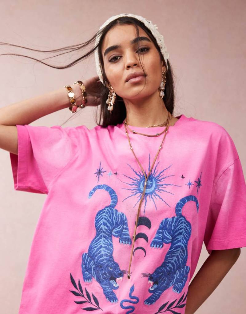 ASOS DESIGN - Oversize-T-Shirt in Rosa mit gesticktem Himmelskörper-Motiv von ASOS DESIGN