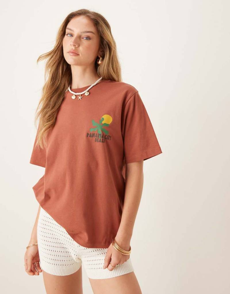 ASOS DESIGN - Oversize-T-Shirt in Rost mit abstraktem Urlaubsmotiv-Grafikprint-Orange von ASOS DESIGN