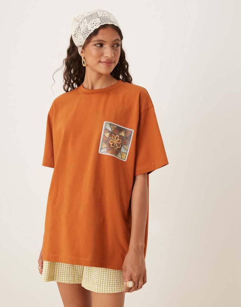 ASOS DESIGN - Oversize-T-Shirt in Rostrot mit Kachel-Print-Orange von ASOS DESIGN
