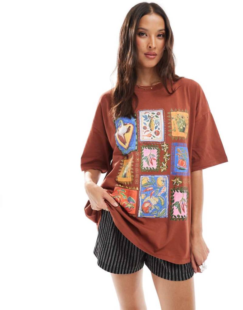ASOS DESIGN - Oversize-T-Shirt in Rostrot mit pastellfarbener Öl-Kachelgrafik-Braun von ASOS DESIGN