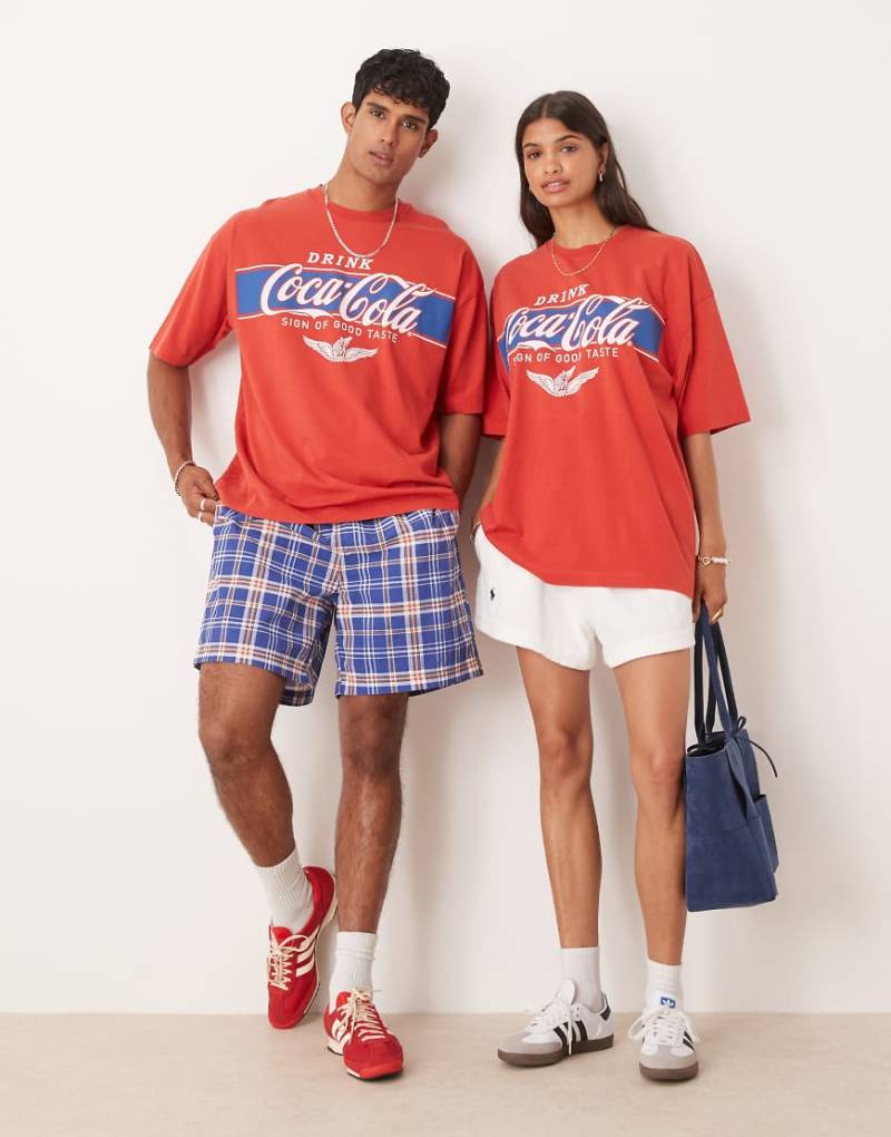 ASOS DESIGN - Oversize-T-Shirt in Rot im Unisex-Stil mit Coca-Cola-Print von ASOS DESIGN