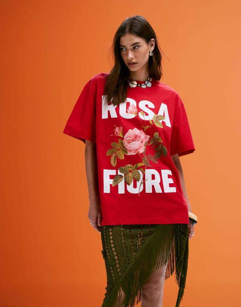 ASOS DESIGN - Oversize-T-Shirt in Rot mit Rosa Fiore-Grafik von ASOS DESIGN