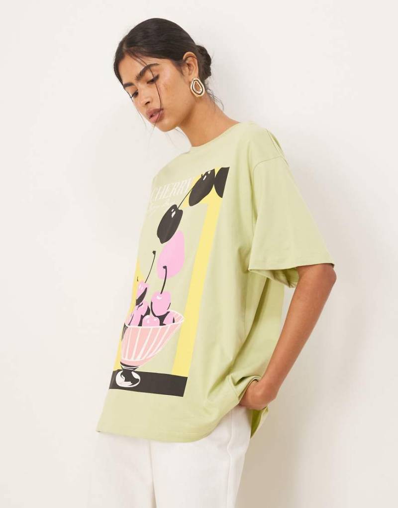 ASOS DESIGN - Oversize-T-Shirt in Salbeigrün mit Kirsch-Grafikprint von ASOS DESIGN