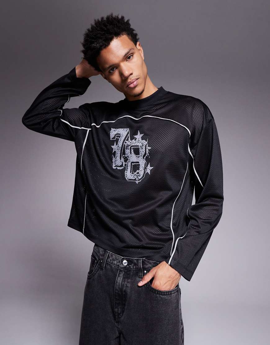 ASOS DESIGN - Oversize-T-Shirt in Schwarz aus Airtex mit Paspelierung und Zahlen-Grafikprint von ASOS DESIGN