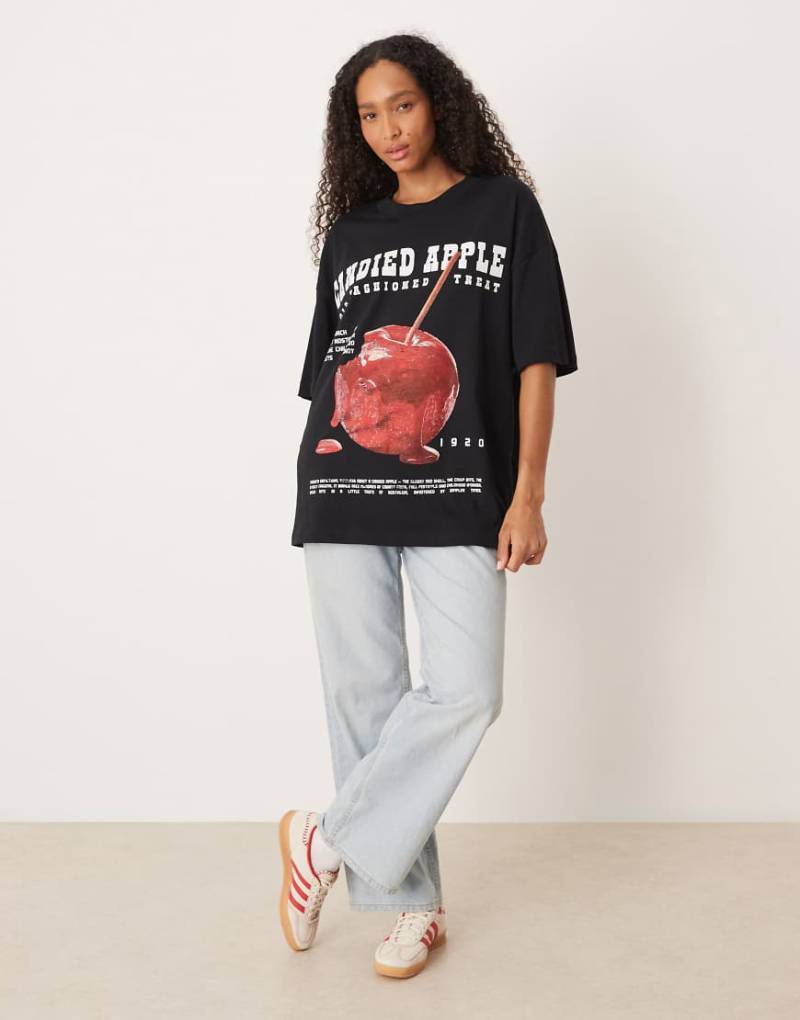 ASOS DESIGN - Oversize-T-Shirt in Schwarz mit „Candied Apple"-Grafikprint von ASOS DESIGN