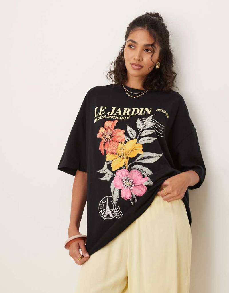 ASOS DESIGN - Oversize-T-Shirt in Schwarz mit „Le Jardin"-Blumen-Grafikprint von ASOS DESIGN