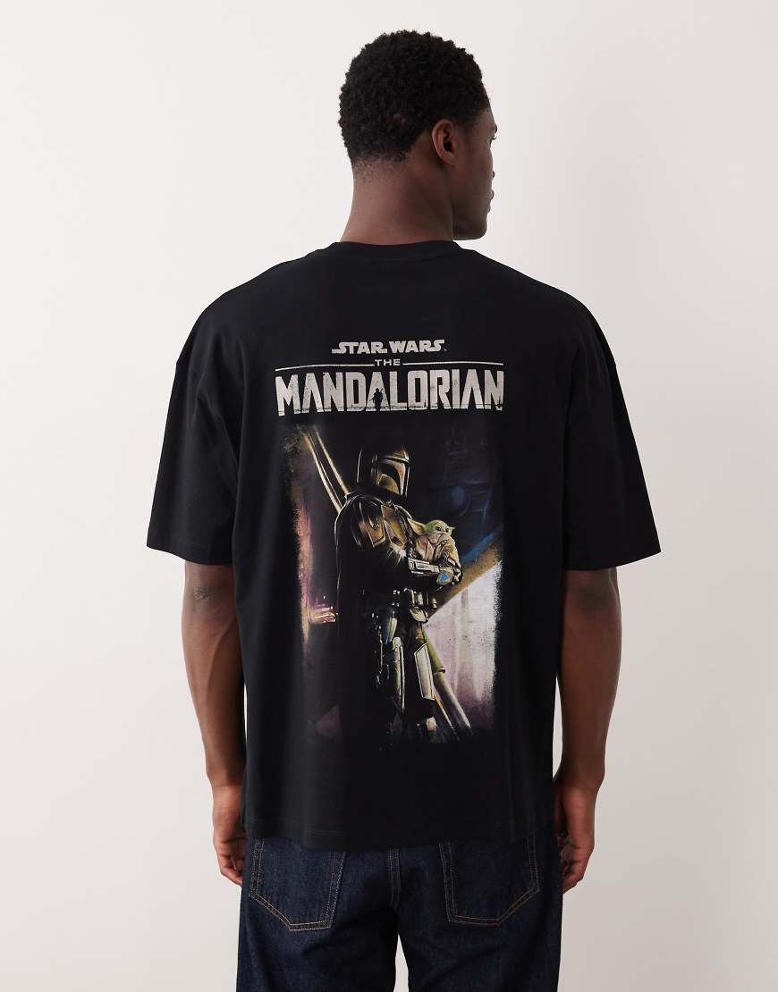 ASOS DESIGN - Oversize-T-Shirt in Schwarz mit „MANDALORIAN"-Print von ASOS DESIGN