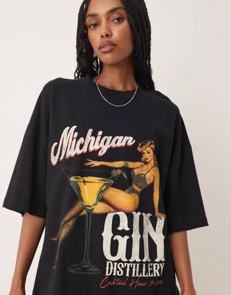 ASOS DESIGN - Oversize-T-Shirt in Schwarz mit „Michigan Gin"-Print von ASOS DESIGN