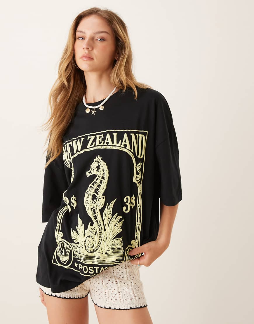 ASOS DESIGN - Oversize-T-Shirt in Schwarz mit „New Zealand"-Print von ASOS DESIGN