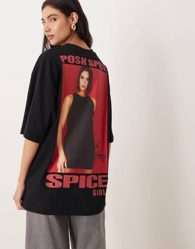 ASOS DESIGN - Oversize-T-Shirt in Schwarz mit „Spice Girls Posh"-Print-Weiß ASOS DESIGN - Oversize-T-Shirt in Schwarz mit „Spice Girls Posh"-Print-Weiß von ASOS DESIGN