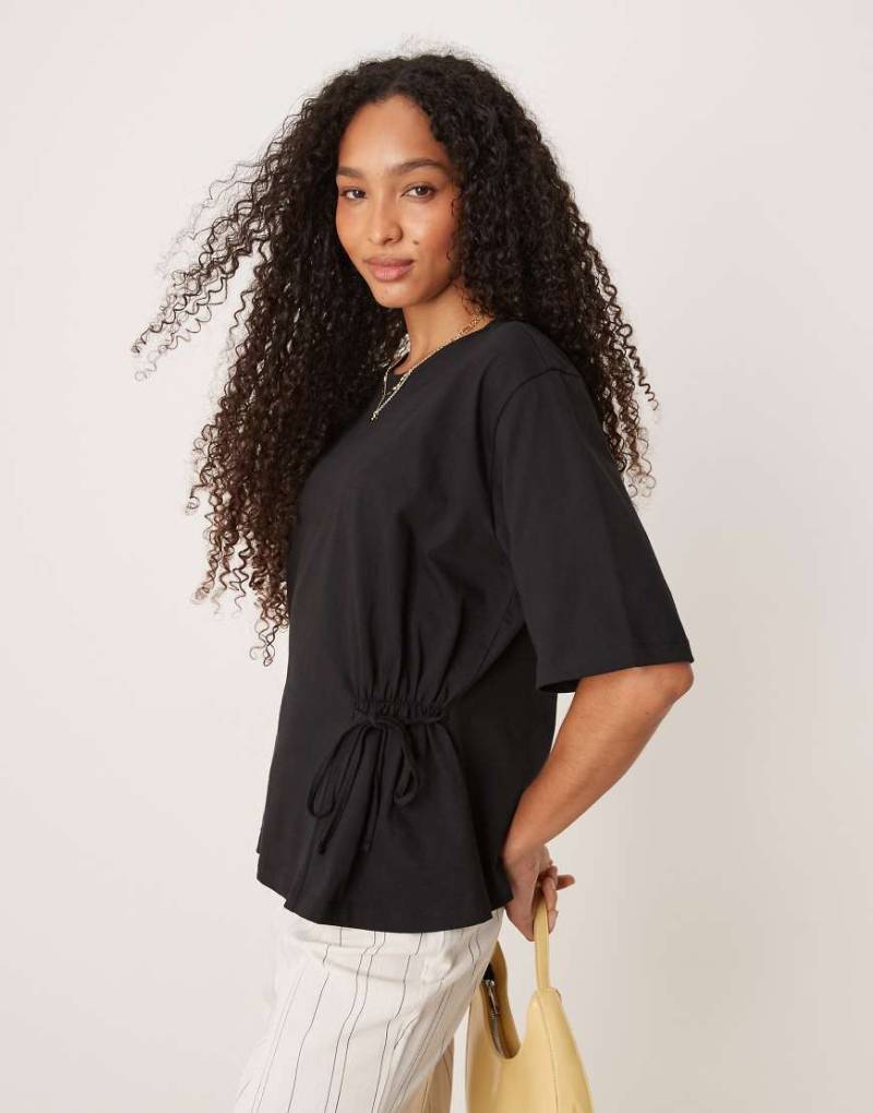 ASOS DESIGN - Oversize-T-Shirt in Schwarz mit Bindedetail von ASOS DESIGN