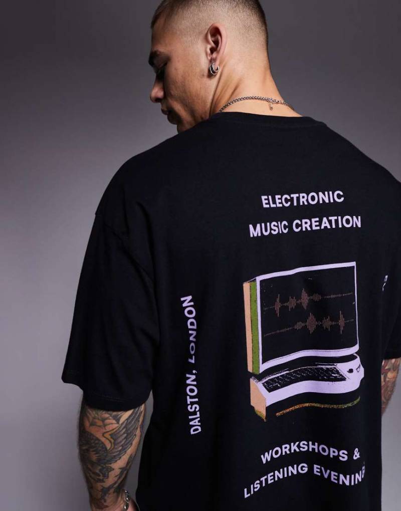 ASOS DESIGN - Oversize-T-Shirt in Schwarz mit Print auf der Vorder- und Rückseite von ASOS DESIGN