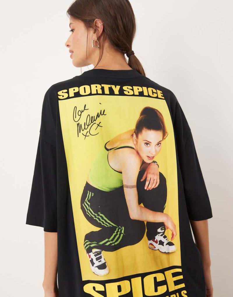 ASOS DESIGN - Oversize-T-Shirt in Schwarz mit Spice Girls „Sporty Spice"-Print-Weiß von ASOS DESIGN