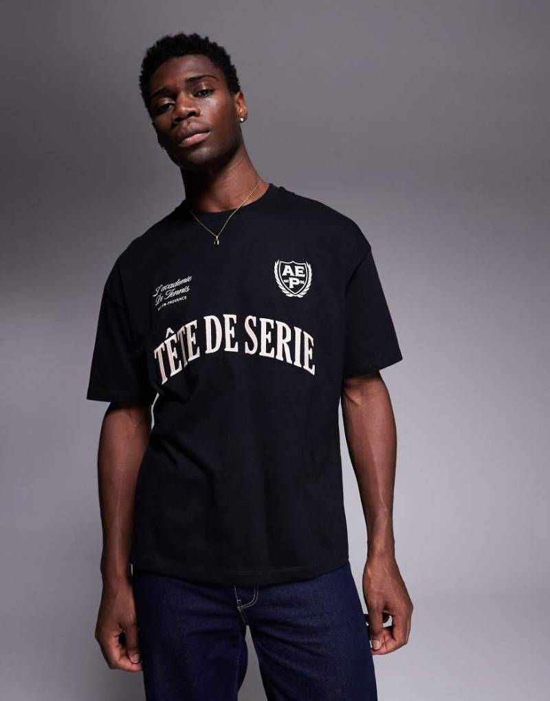 ASOS DESIGN - Oversize-T-Shirt in Schwarz mit Sportmotiven und Text-Stickerei von ASOS DESIGN