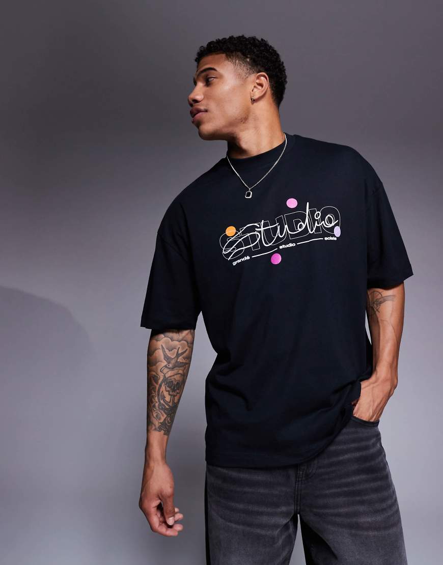 ASOS DESIGN - Oversize-T-Shirt in Schwarz mit plastischer Textgrafik ASOS DESIGN - Oversize-T-Shirt in Schwarz mit plastischer Textgrafik von ASOS DESIGN