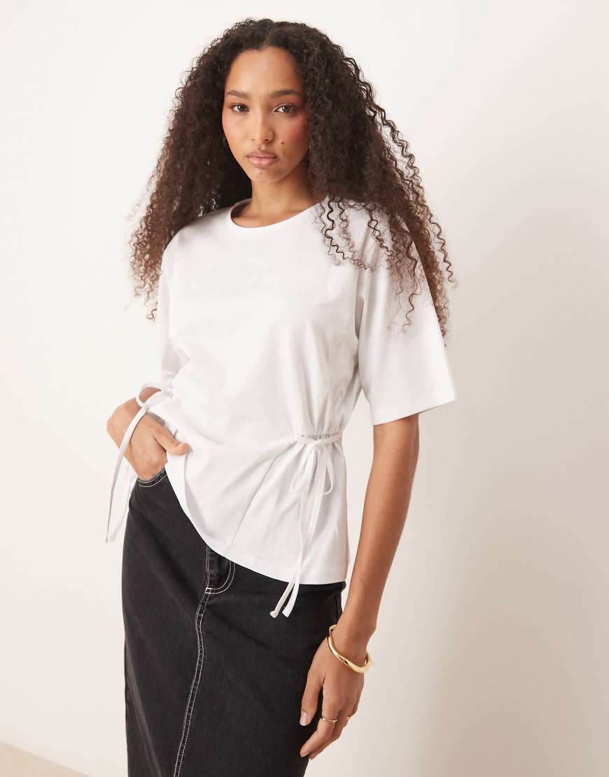 ASOS DESIGN - Oversize-T-Shirt in Weiß mit Bindedetail-Keine Farbe ASOS DESIGN - Oversize-T-Shirt in Weiß mit Bindedetail-Keine Farbe von ASOS DESIGN