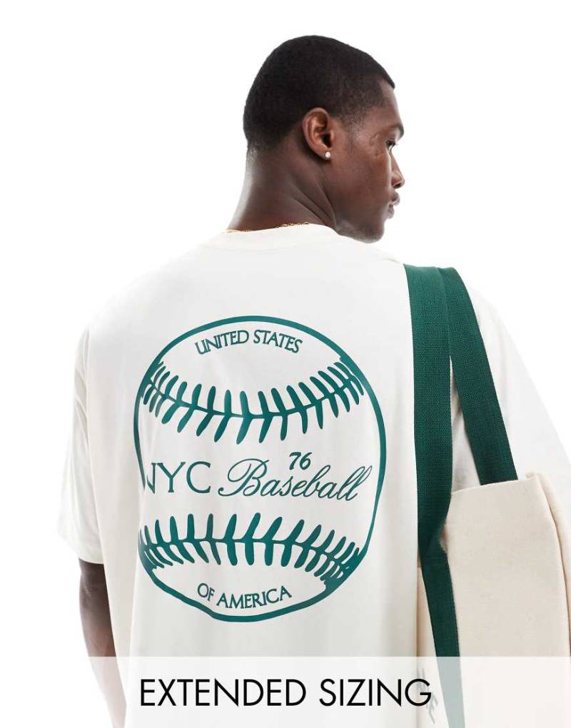 ASOS DESIGN - Oversize-T-Shirt in Weiß „Baseball"-Print am Rücken von ASOS DESIGN