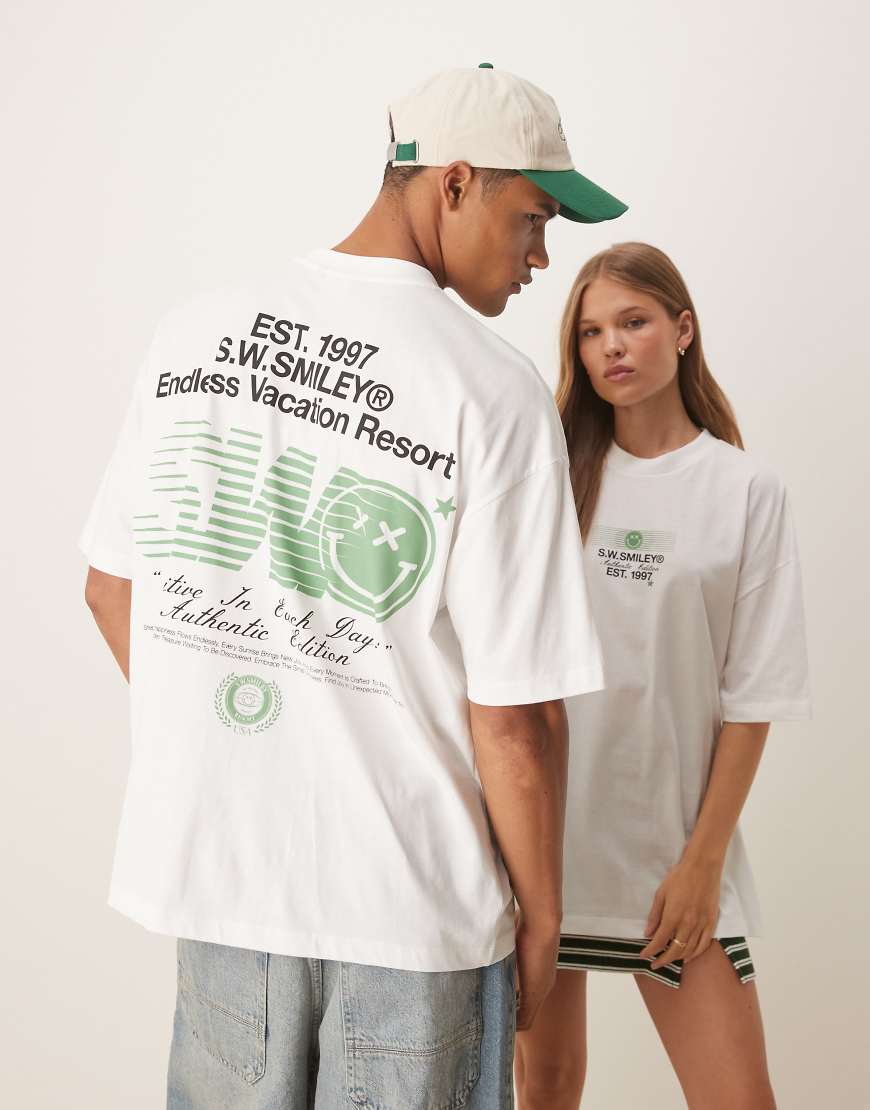 ASOS DESIGN - Oversize-T-Shirt in Weiß im Unisex-Stil mit Smile-Print von ASOS DESIGN