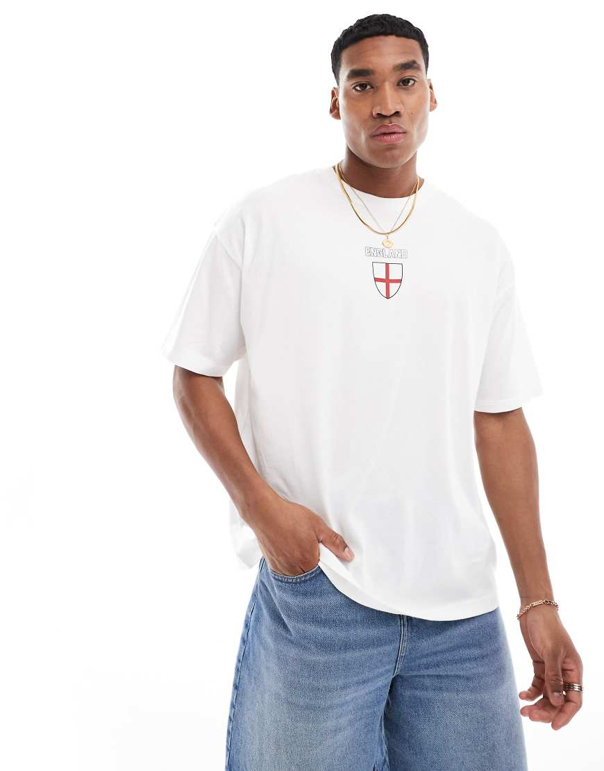 ASOS DESIGN - Oversize-T-Shirt in Weiß mit „England"-Print auf der Brust ASOS DESIGN - Oversize-T-Shirt in Weiß mit „England"-Print auf der Brust von ASOS DESIGN