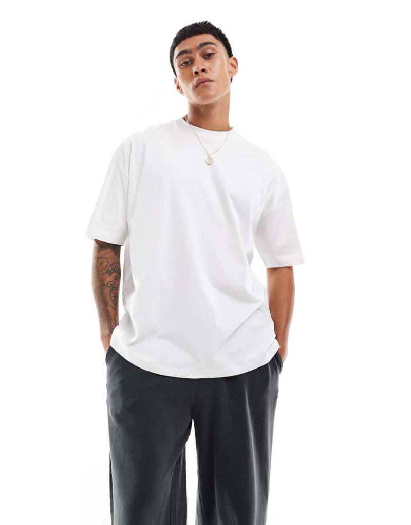 ASOS DESIGN - Oversize-T-Shirt in Weiß mit Engelchen-Print auf dem Rücken von ASOS DESIGN
