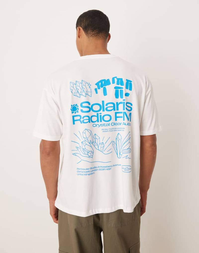 ASOS DESIGN - Oversize-T-Shirt in Weiß mit Grafik auf Brust und Rücken von ASOS DESIGN