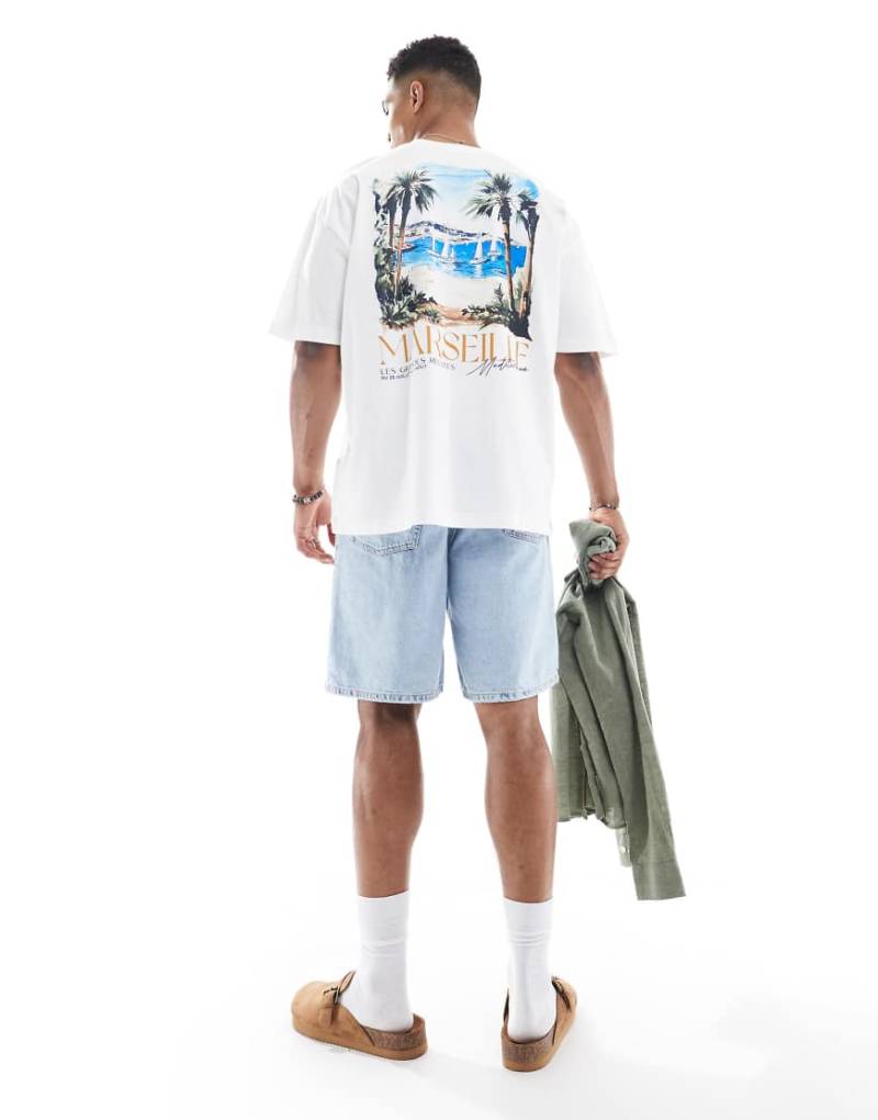 ASOS DESIGN - Oversize-T-Shirt in Weiß mit Landschafts-Grafik von ASOS DESIGN