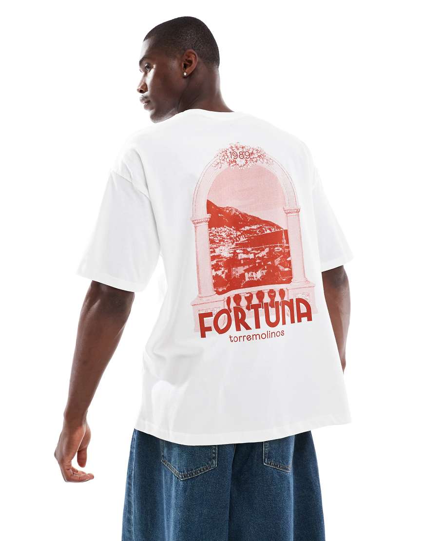 ASOS DESIGN - Oversize-T-Shirt in Weiß mit Landschafts-Grafik von ASOS DESIGN