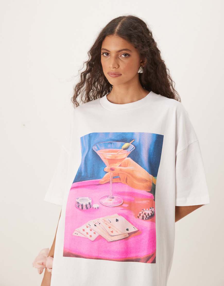 ASOS DESIGN - Oversize-T-Shirt in Weiß mit Martinicocktail-Print ASOS DESIGN - Oversize-T-Shirt in Weiß mit Martinicocktail-Print von ASOS DESIGN