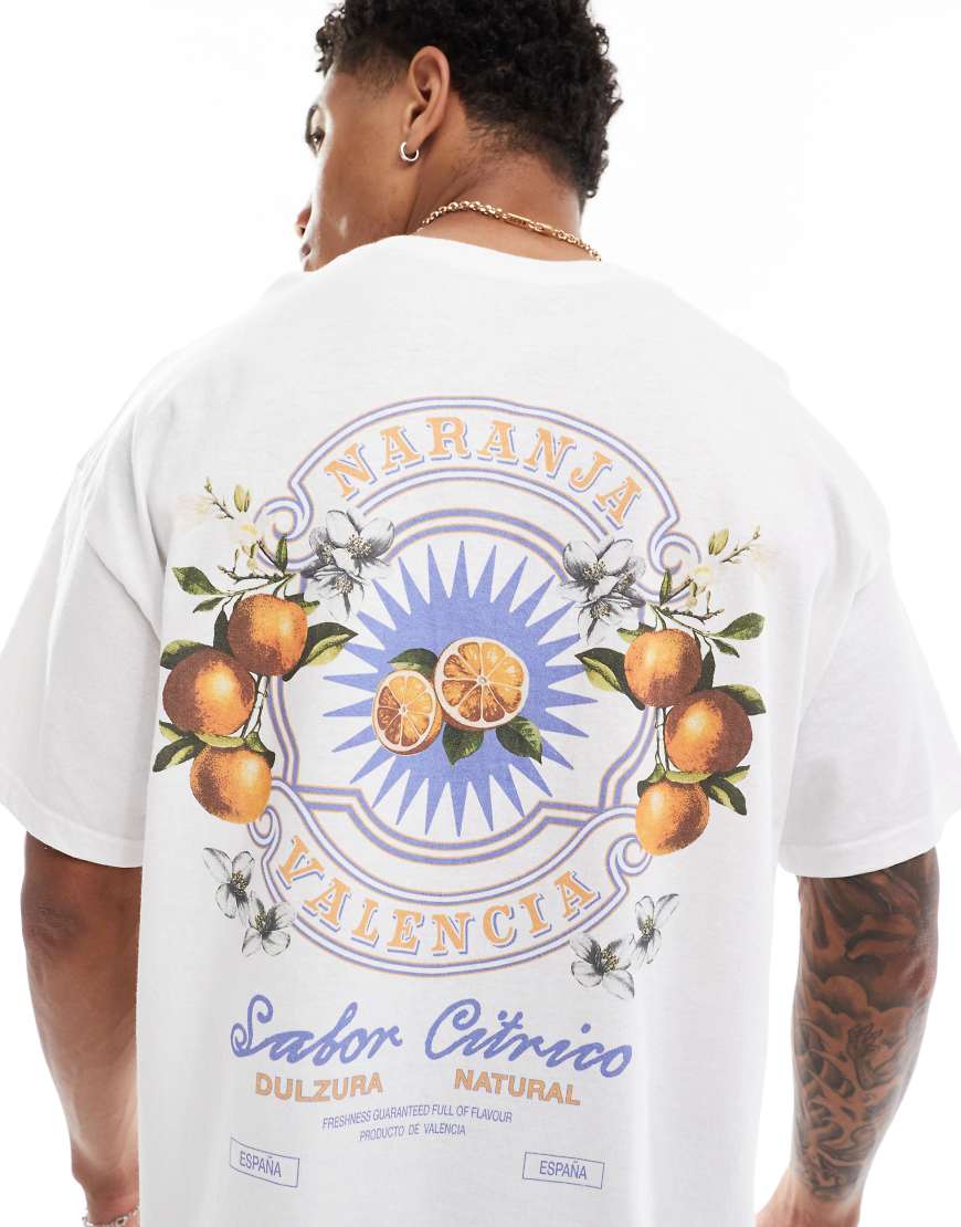 ASOS DESIGN - Oversize-T-Shirt in Weiß mit Orangen-Rückenprint ASOS DESIGN - Oversize-T-Shirt in Weiß mit Orangen-Rückenprint von ASOS DESIGN