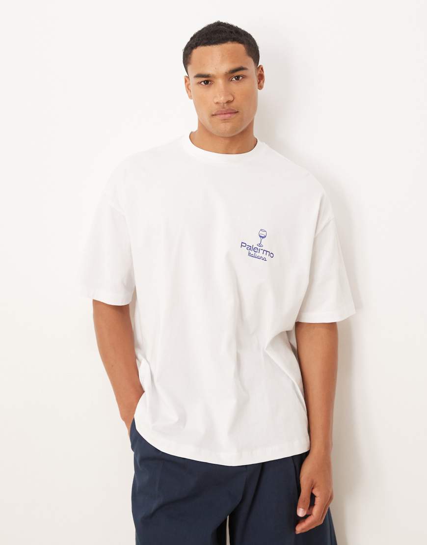 ASOS DESIGN - Oversize-T-Shirt in Weiß mit Printdetail auf der Brust von ASOS DESIGN