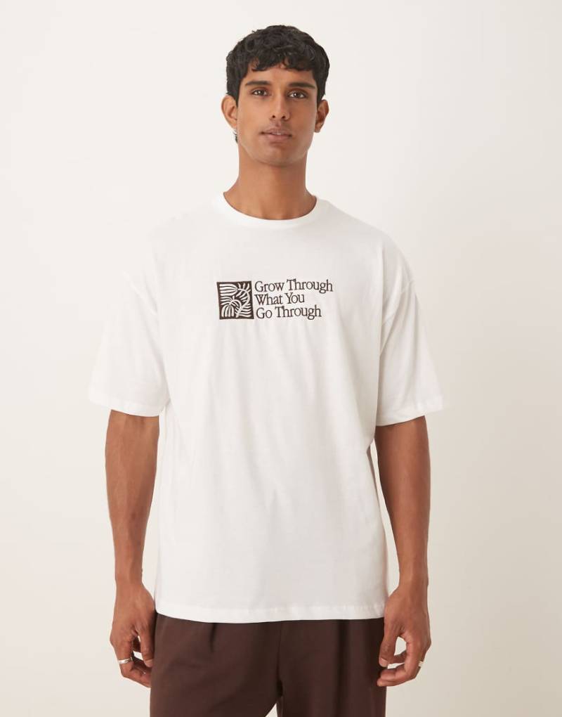 ASOS DESIGN - Oversize-T-Shirt in Weiß mit Textstickerei ASOS DESIGN - Oversize-T-Shirt in Weiß mit Textstickerei von ASOS DESIGN