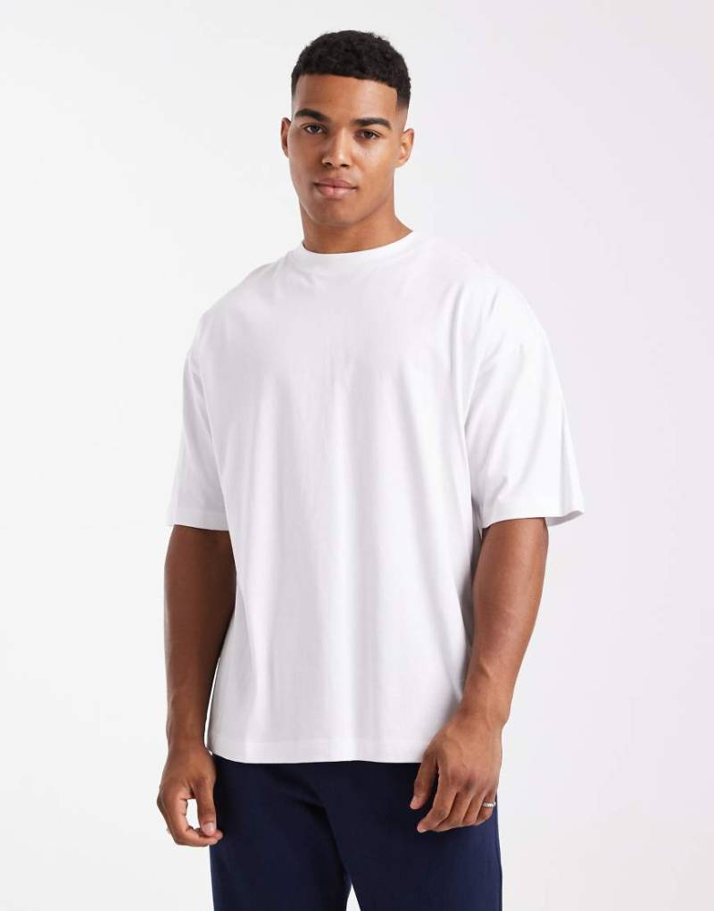 ASOS DESIGN - Oversize-T-Shirt in Weiß mit halben Ärmeln von ASOS DESIGN