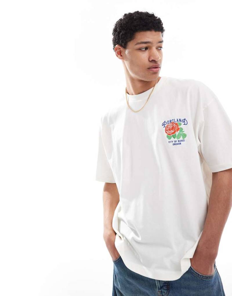 ASOS DESIGN - Oversize-T-Shirt in Wollweiß mit College-Grafikprint von ASOS DESIGN
