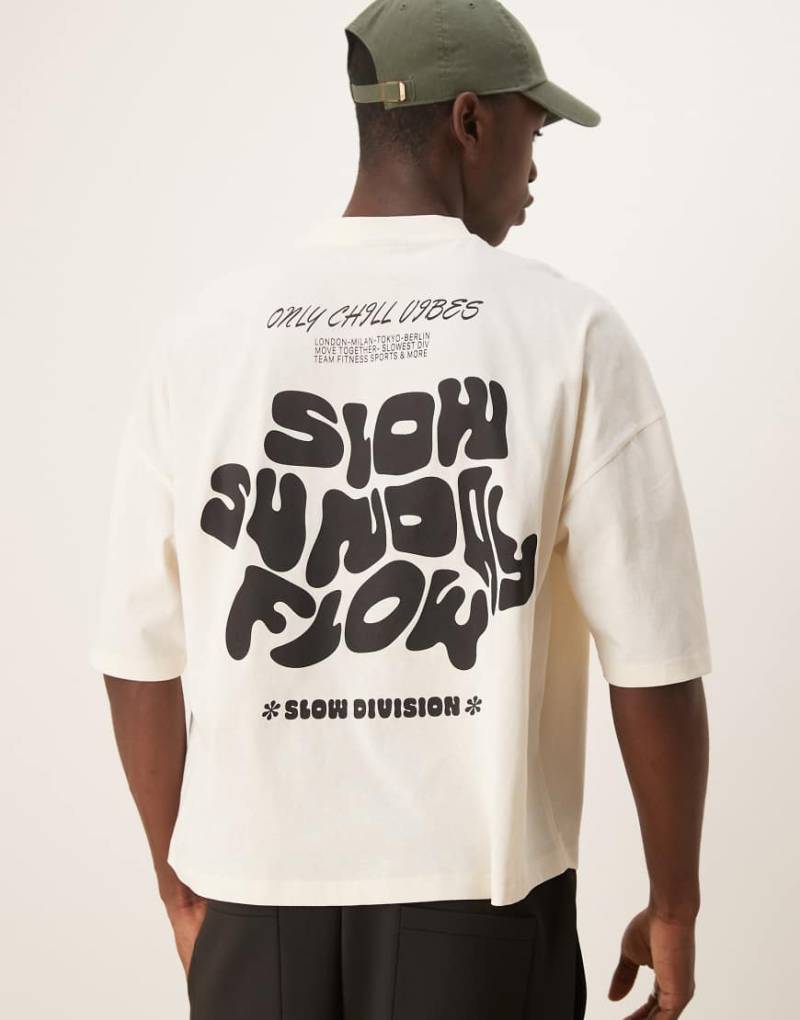ASOS DESIGN - Oversize-T-Shirt in Wollweiß mit überschnittenen Schultern und „Slow Sunday"-Print von ASOS DESIGN